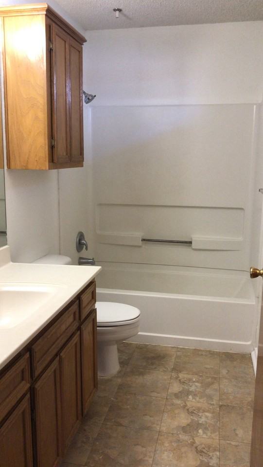 1010 Lexington Circle - Photo 5 of 11