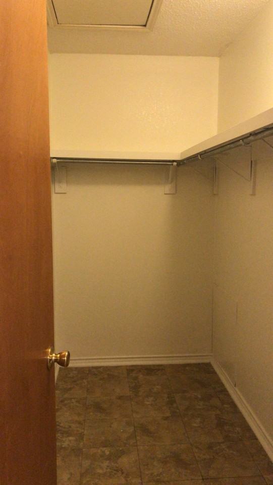 1010 Lexington Circle - Photo 6 of 11