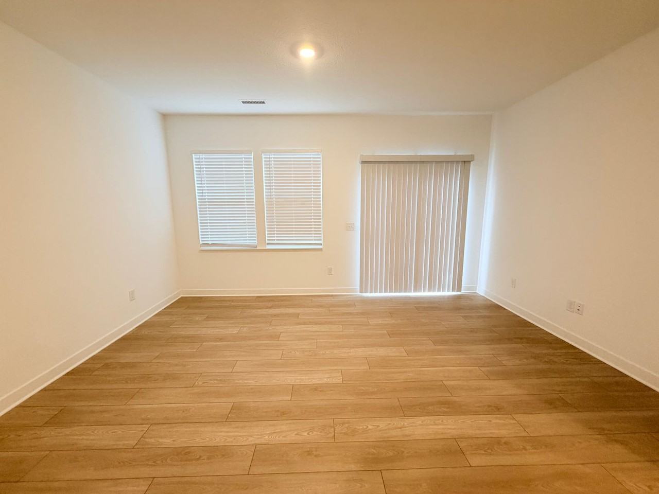 891 Norfolk Ln - Photo 5 of 33