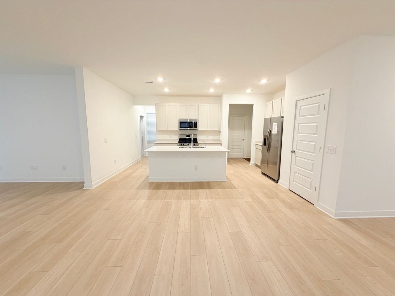 891 Norfolk Ln - Photo 7 of 33