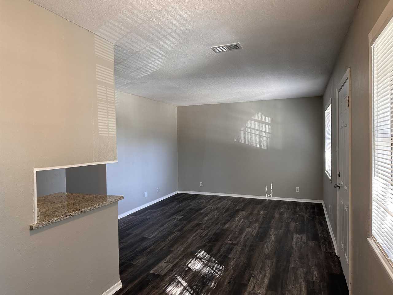 Main St E 403 - Photo 3 of 8