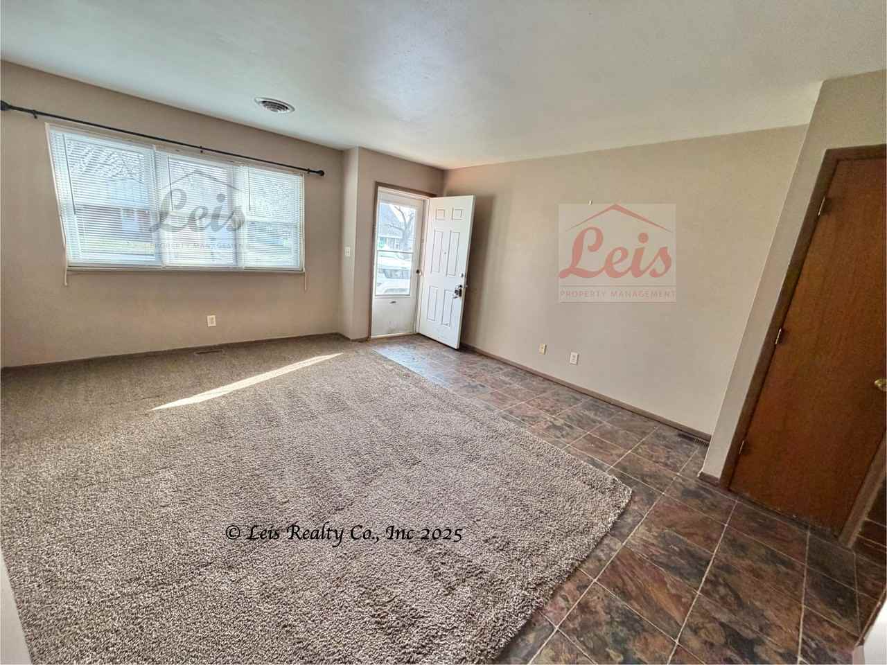 208 Oxford Greenville - Photo 3 of 20