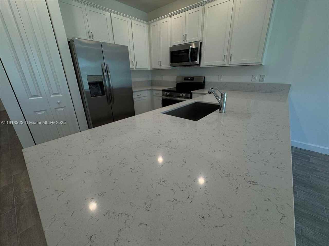 5726 Divine Dr - Photo 2 of 22