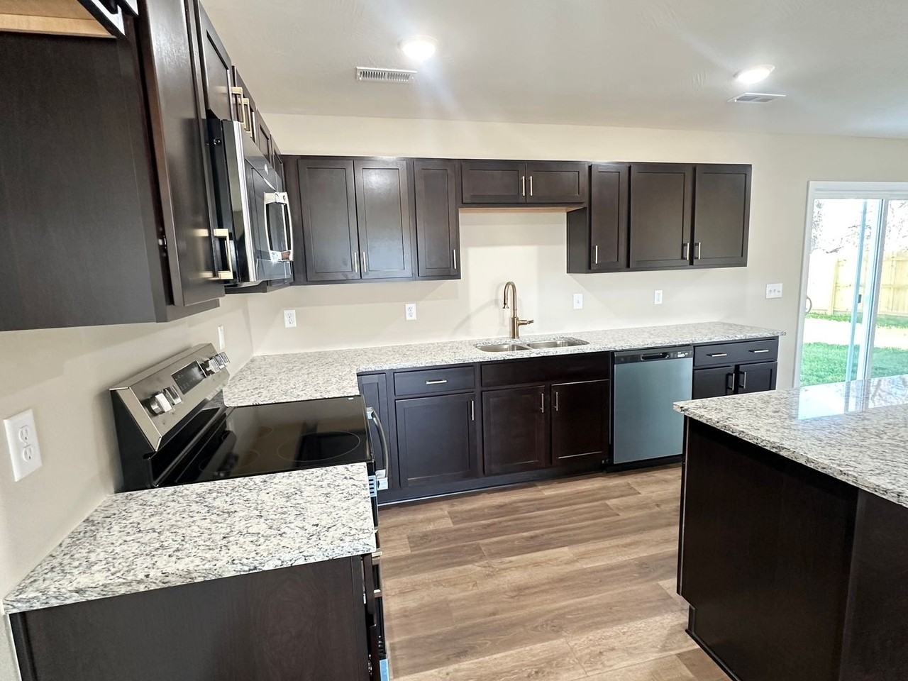 5147 W Sunstruck St - Photo 6 of 33