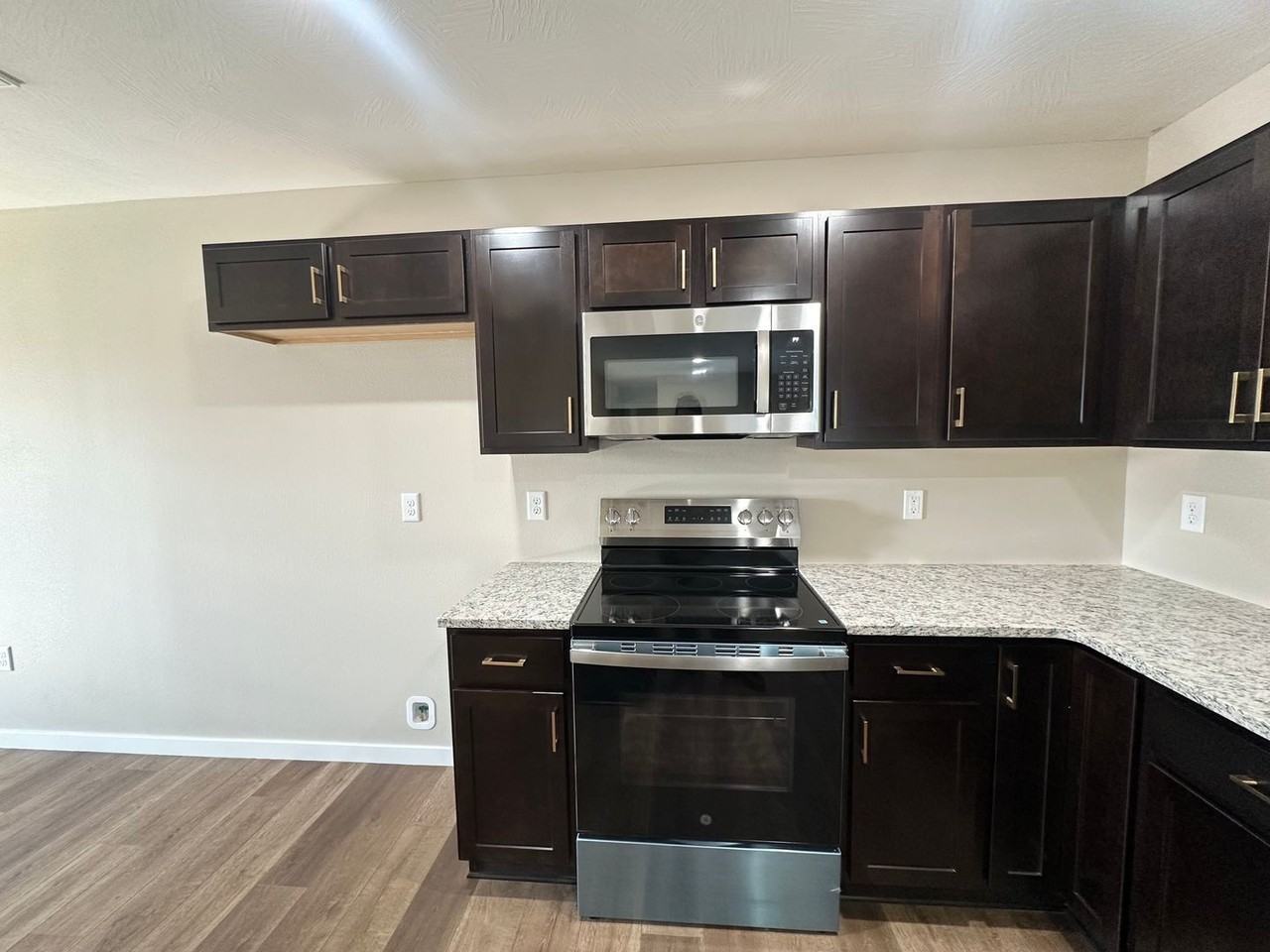 5147 W Sunstruck St - Photo 7 of 33