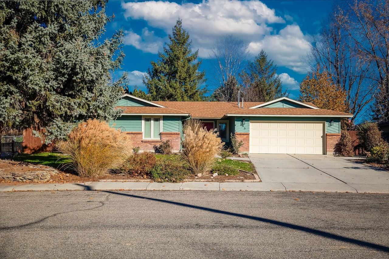 346 Mission Dr - Photo 2 of 46