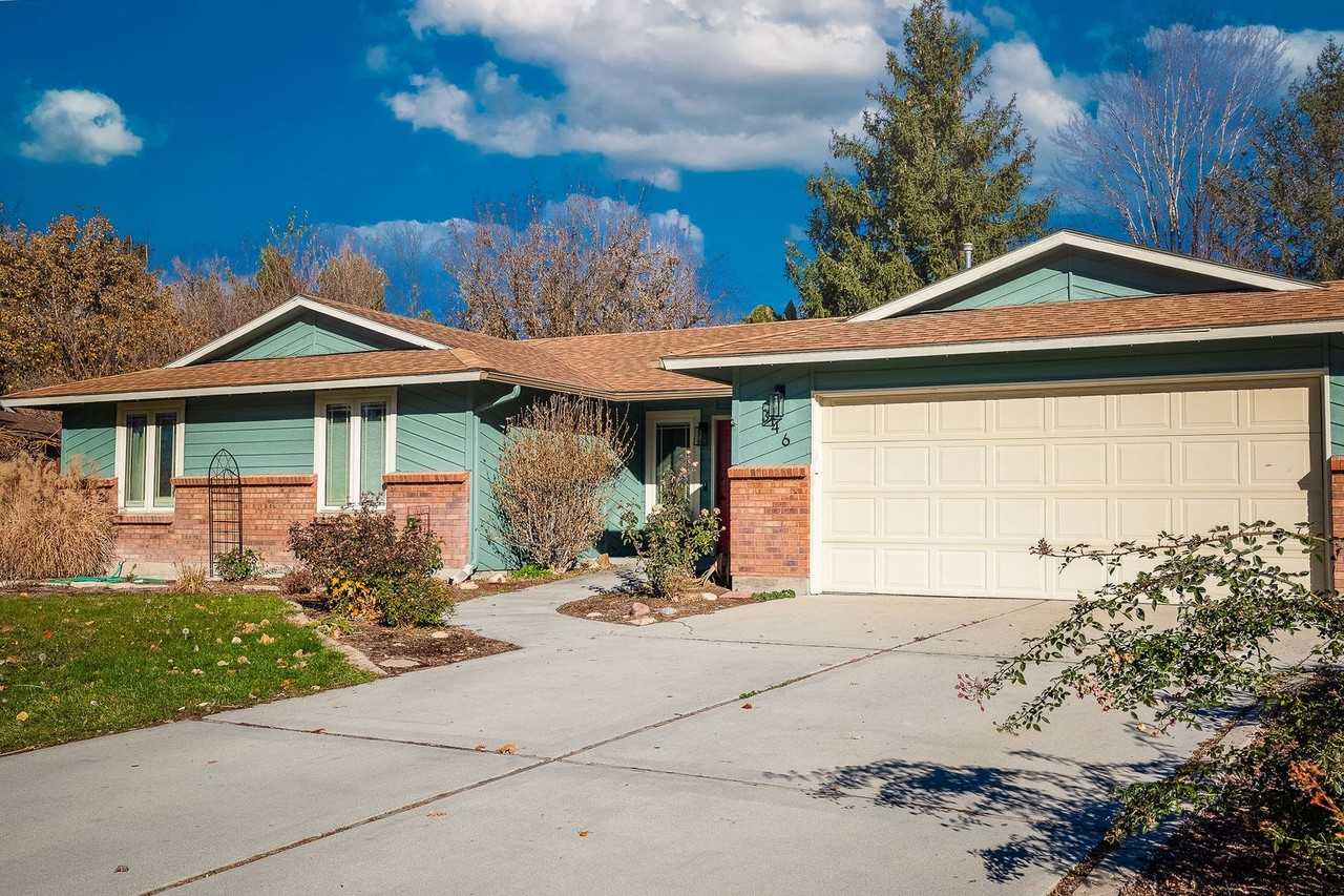 346 Mission Dr - Photo 4 of 46