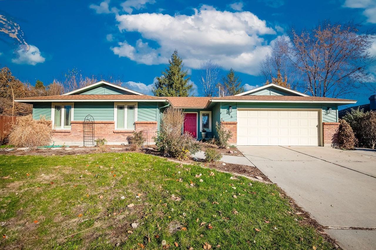 346 Mission Dr - Photo 5 of 46