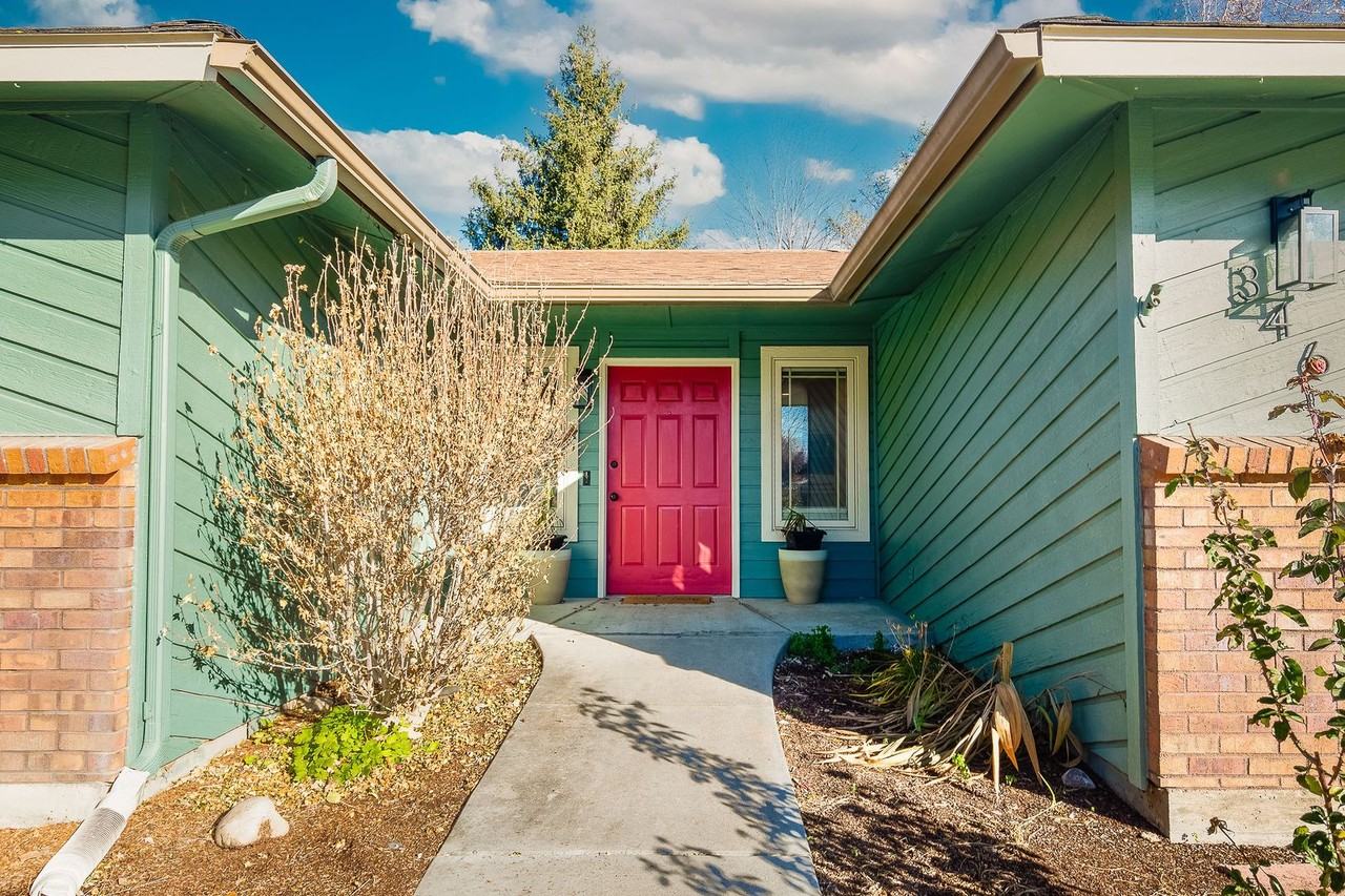 346 Mission Dr - Photo 6 of 46