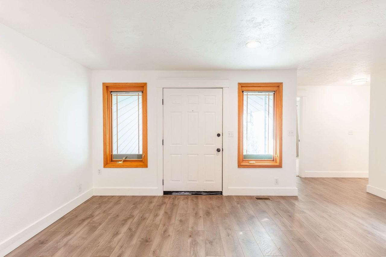 346 Mission Dr - Photo 7 of 46