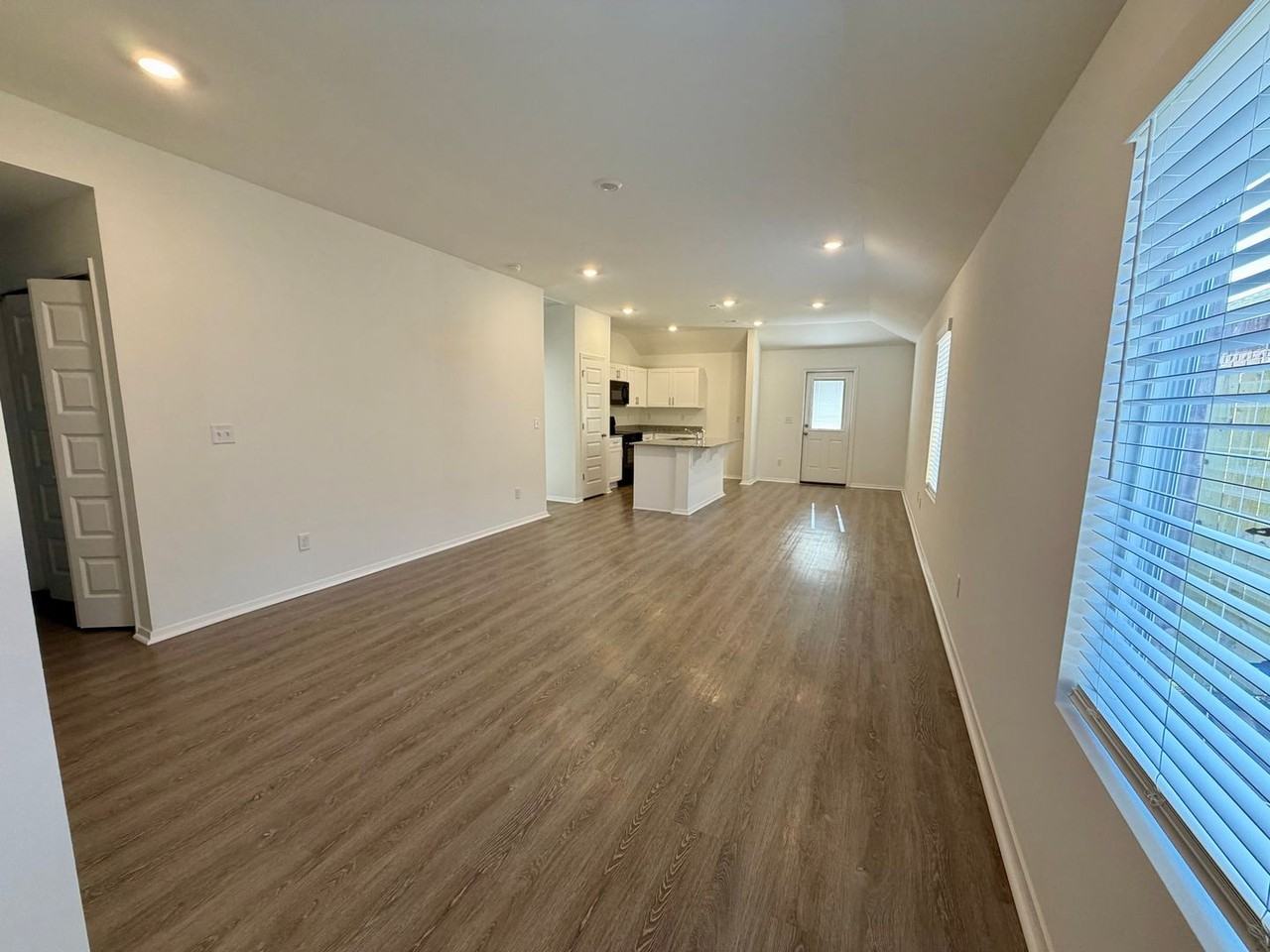 8826 8826 Preston Wood Drive - Photo 2 of 21