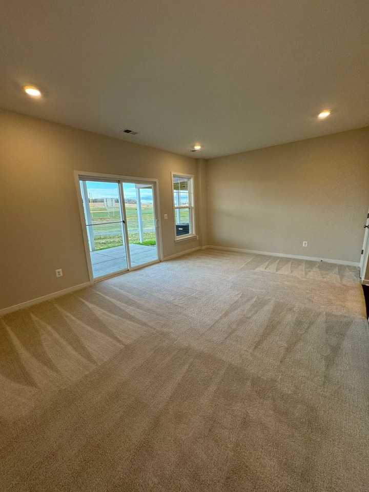 203 Scarlet Maple Ln - Photo 4 of 24