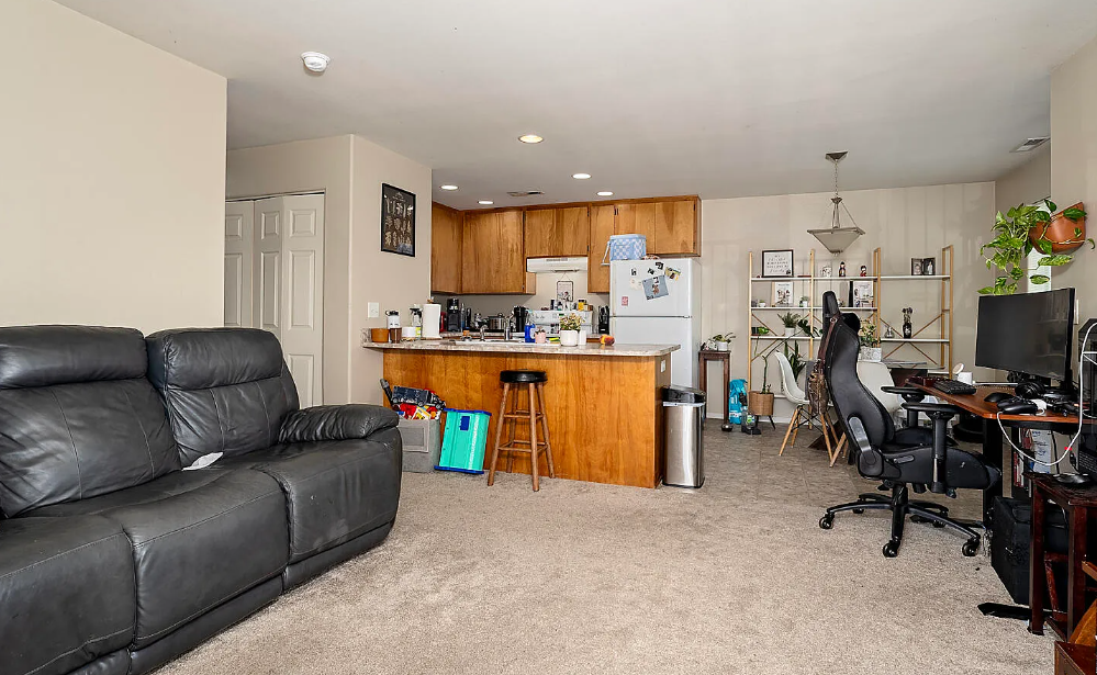 582, ID # 3167 Juniper Ridge Drive - Photo 4 of 11