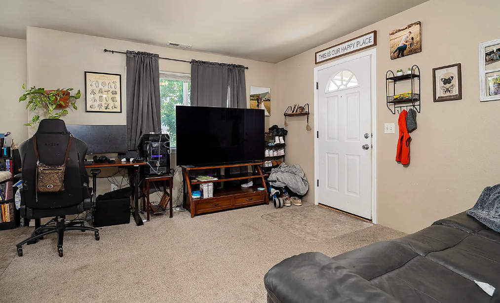 582, ID # 3167 Juniper Ridge Drive - Photo 7 of 11