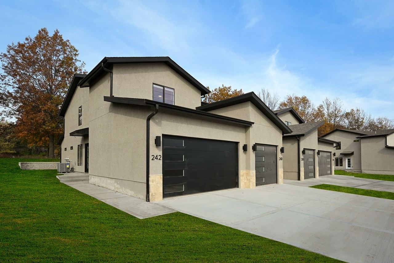 232 Sumac Rd - Photo 2 of 23