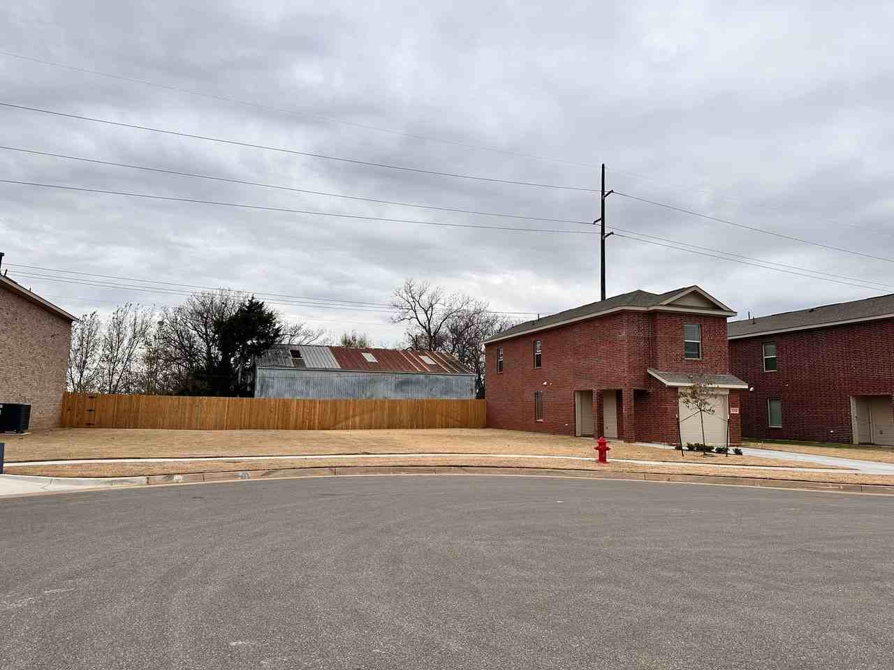 2318 Wolford Ct - Photo 4 of 38