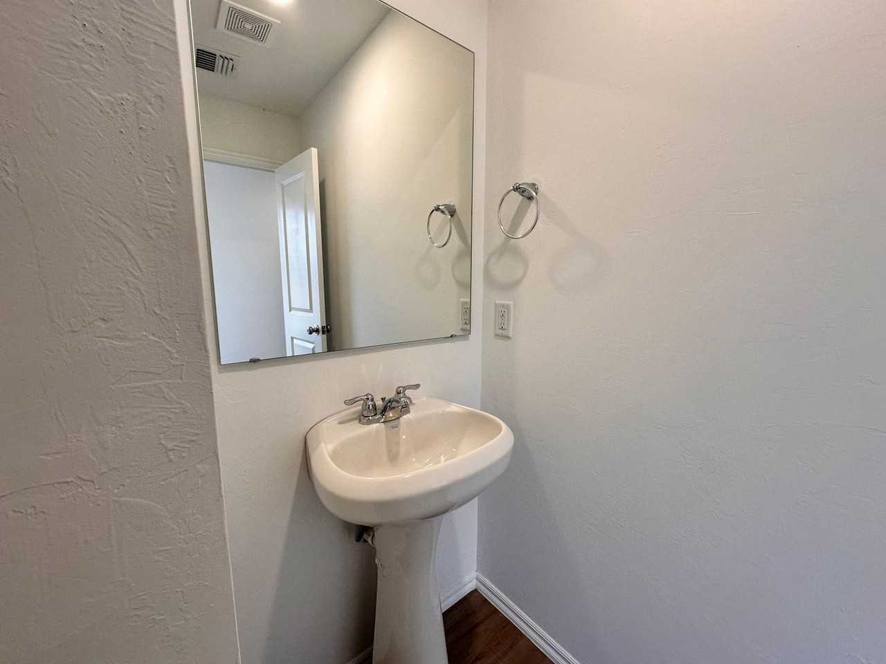 2318 Wolford Ct - Photo 7 of 38