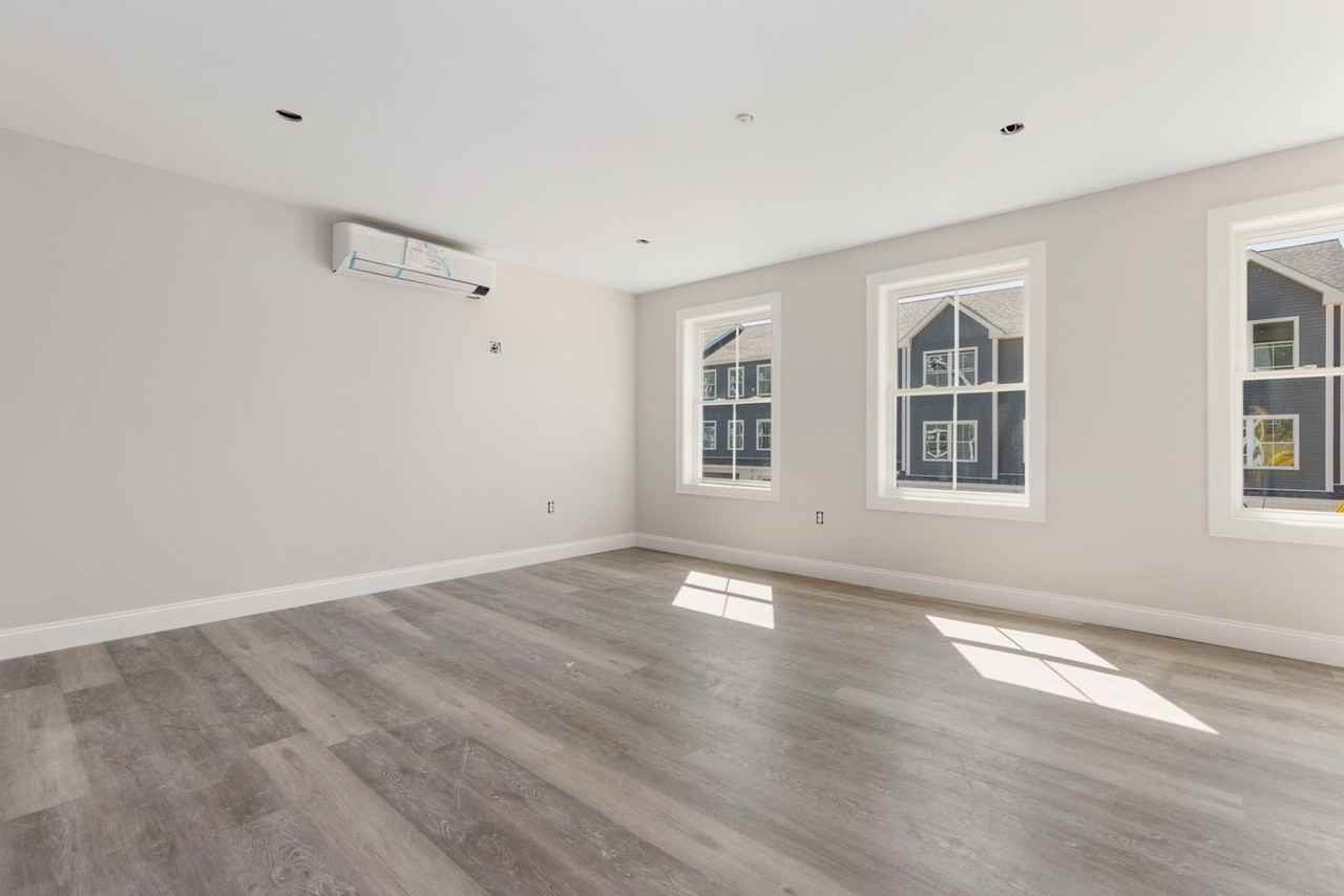 Brand New Townhouse Units ! - Photo 4 of 11