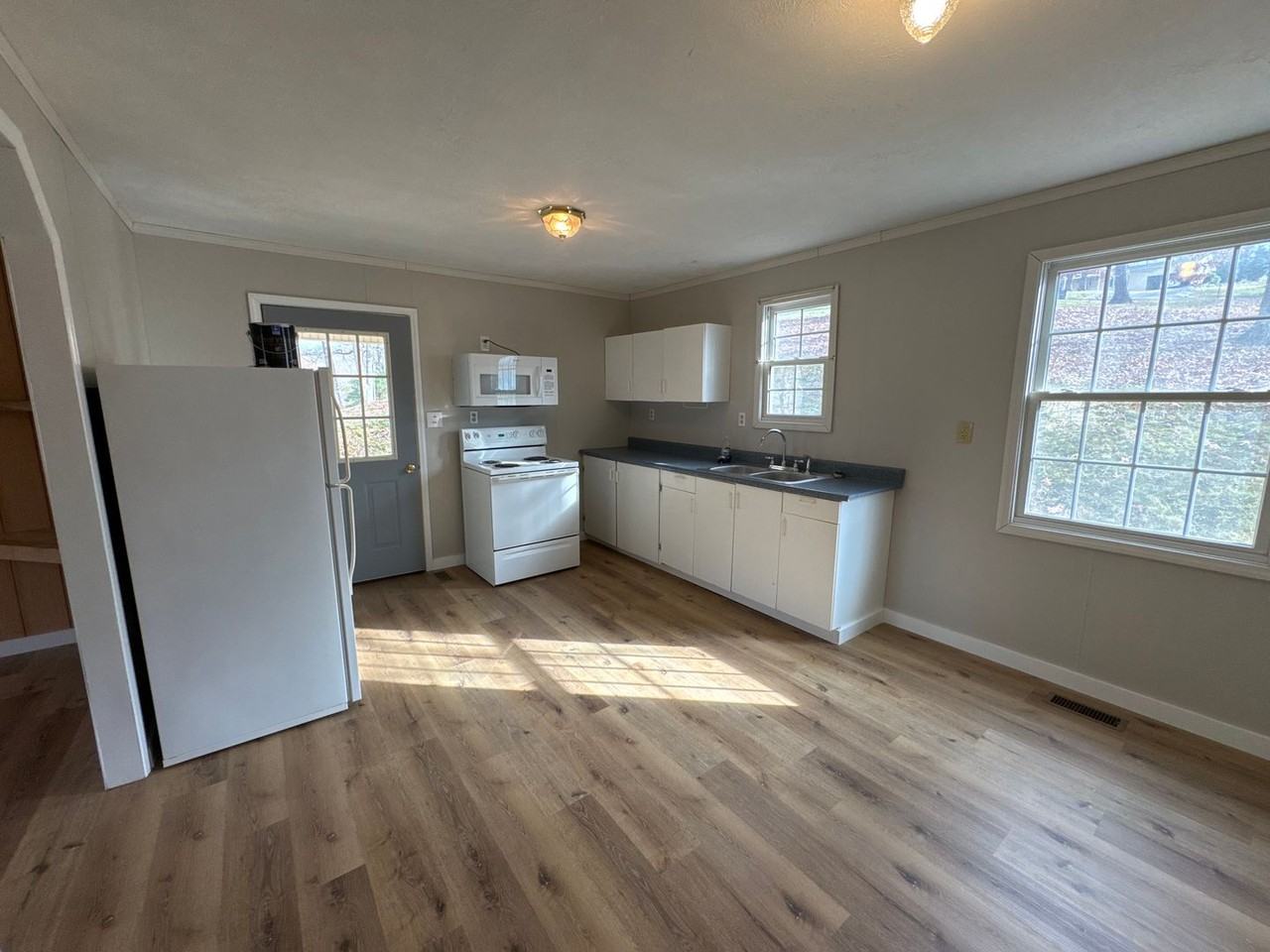 205 Valley Rd - Photo 4 of 21