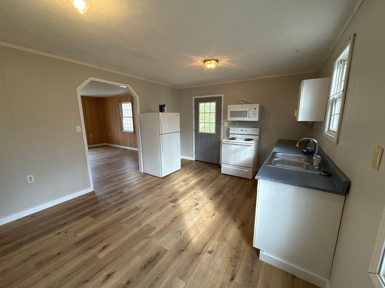 205 Valley Rd - Photo 5 of 21