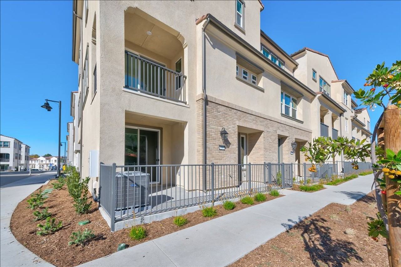 1202 Mountain Laurel Rd - Photo 2 of 38