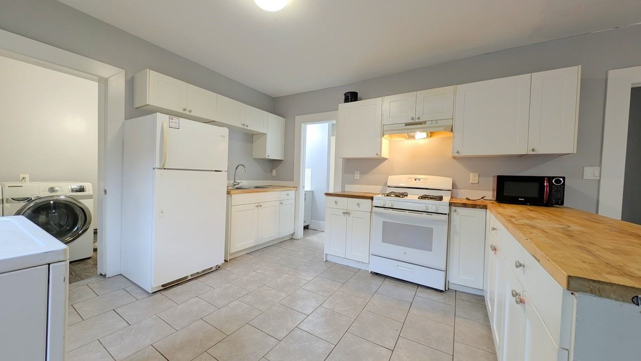 475 Louis Avenue - Photo 4 of 9