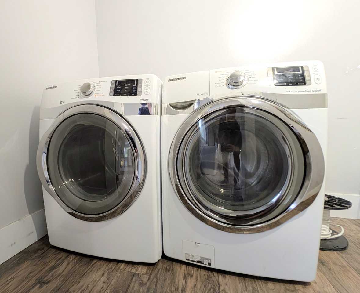 475 Louis Avenue - Photo 5 of 9