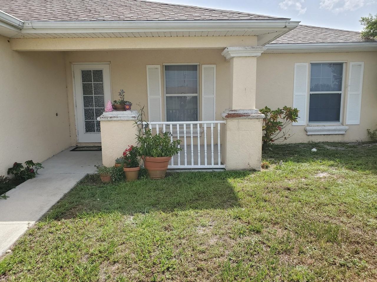 1043 Cedartree Ave - Photo 4 of 10