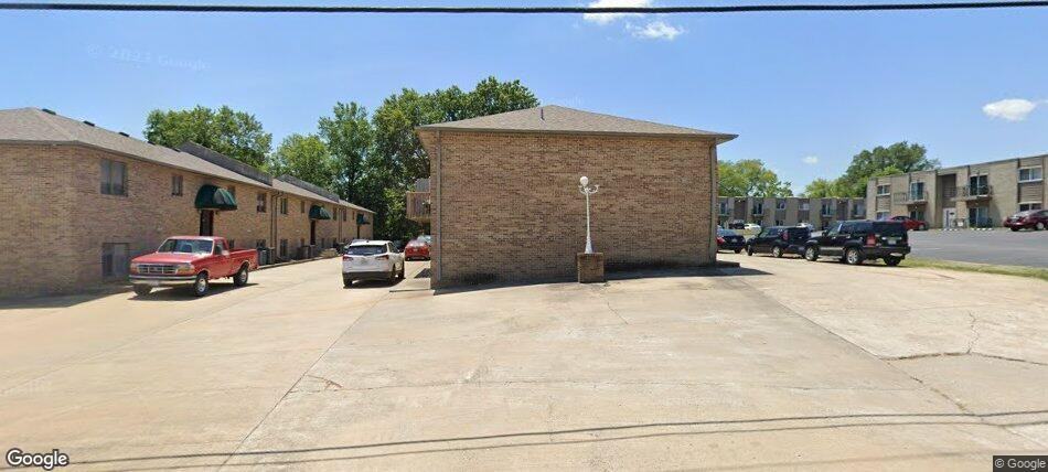 902 E Ohio St - Photo 2 of 2