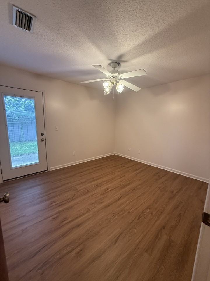 702 Meadowbrook Drive - Photo 6 of 9