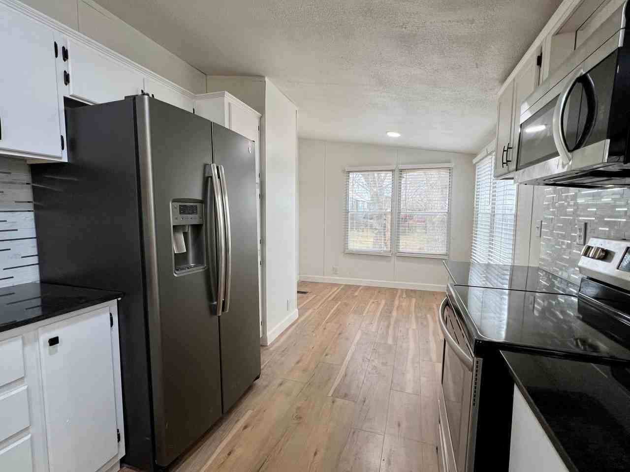 3201 W Don Tyson Pkwy #D - Photo 4 of 9