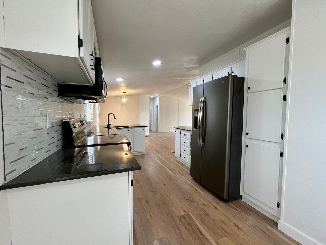 3201 W Don Tyson Pkwy #D - Photo 6 of 9