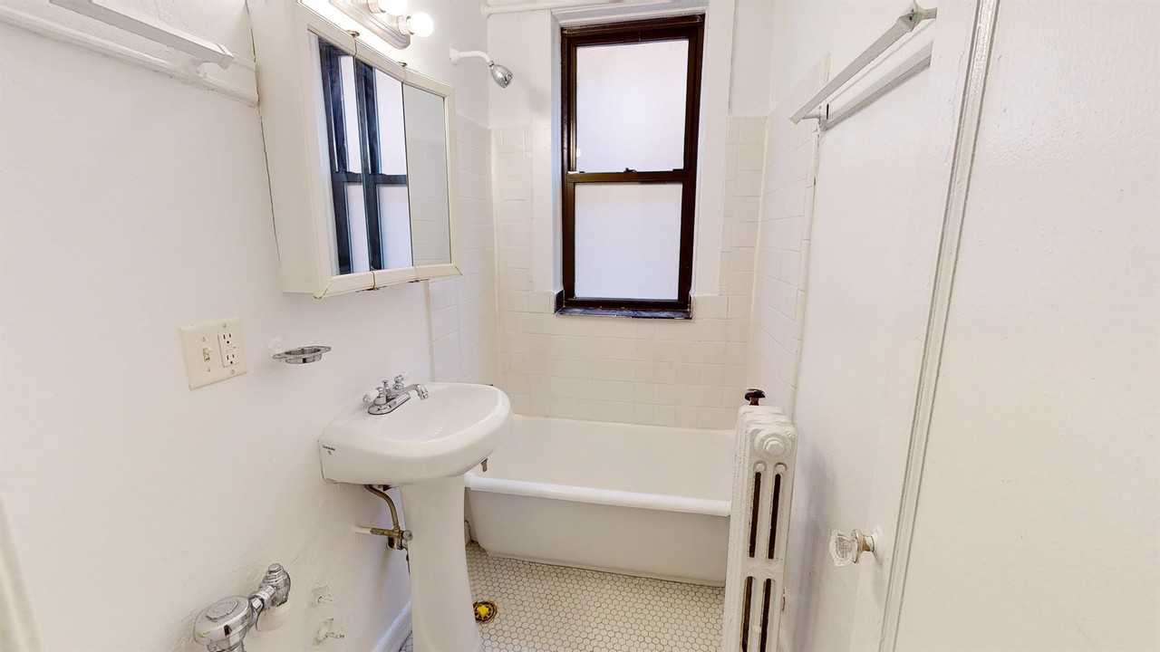 6165 N. Winthrop - Photo 5 of 26