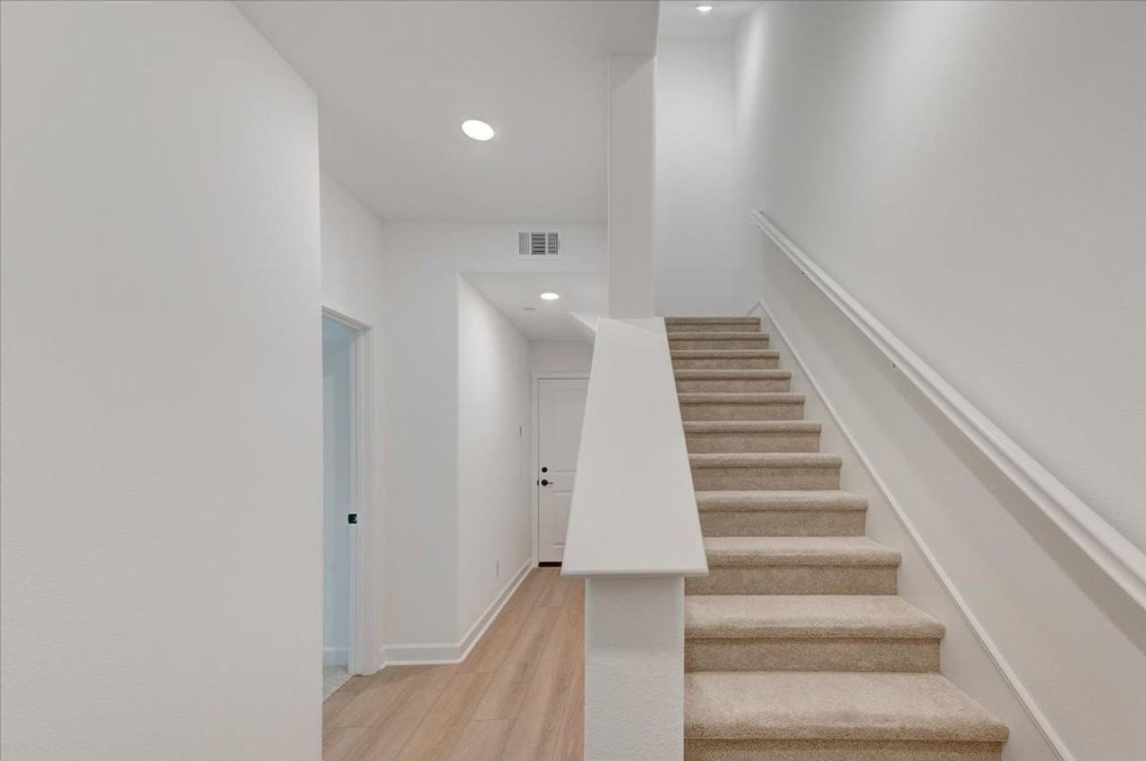 1404 Mountain Laurel Rd - Photo 3 of 39