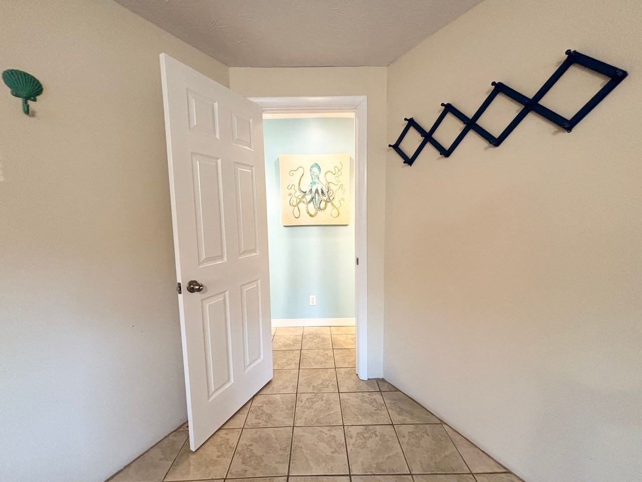 404 Norton St #B - Photo 3 of 17