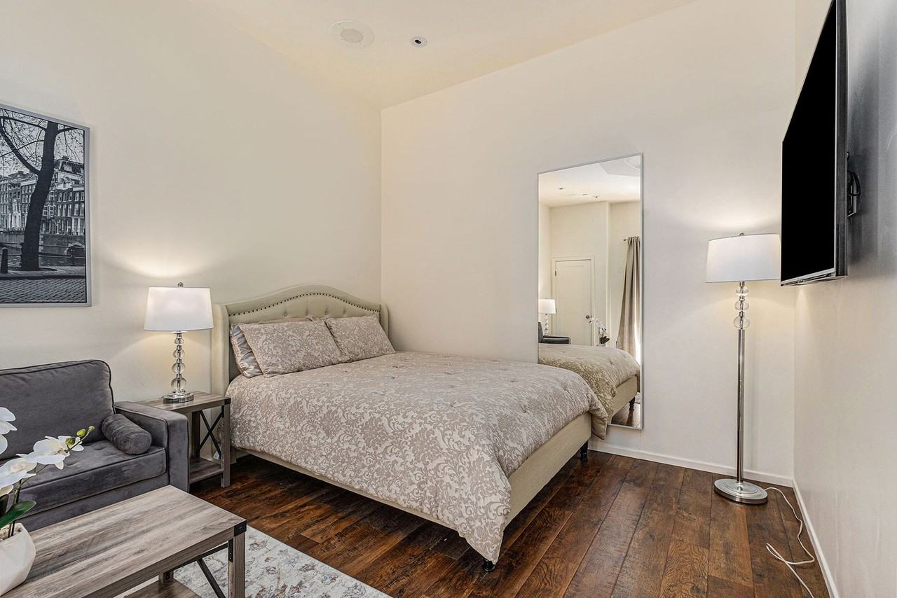 1041 Grand View Dr #A - Photo 4 of 7