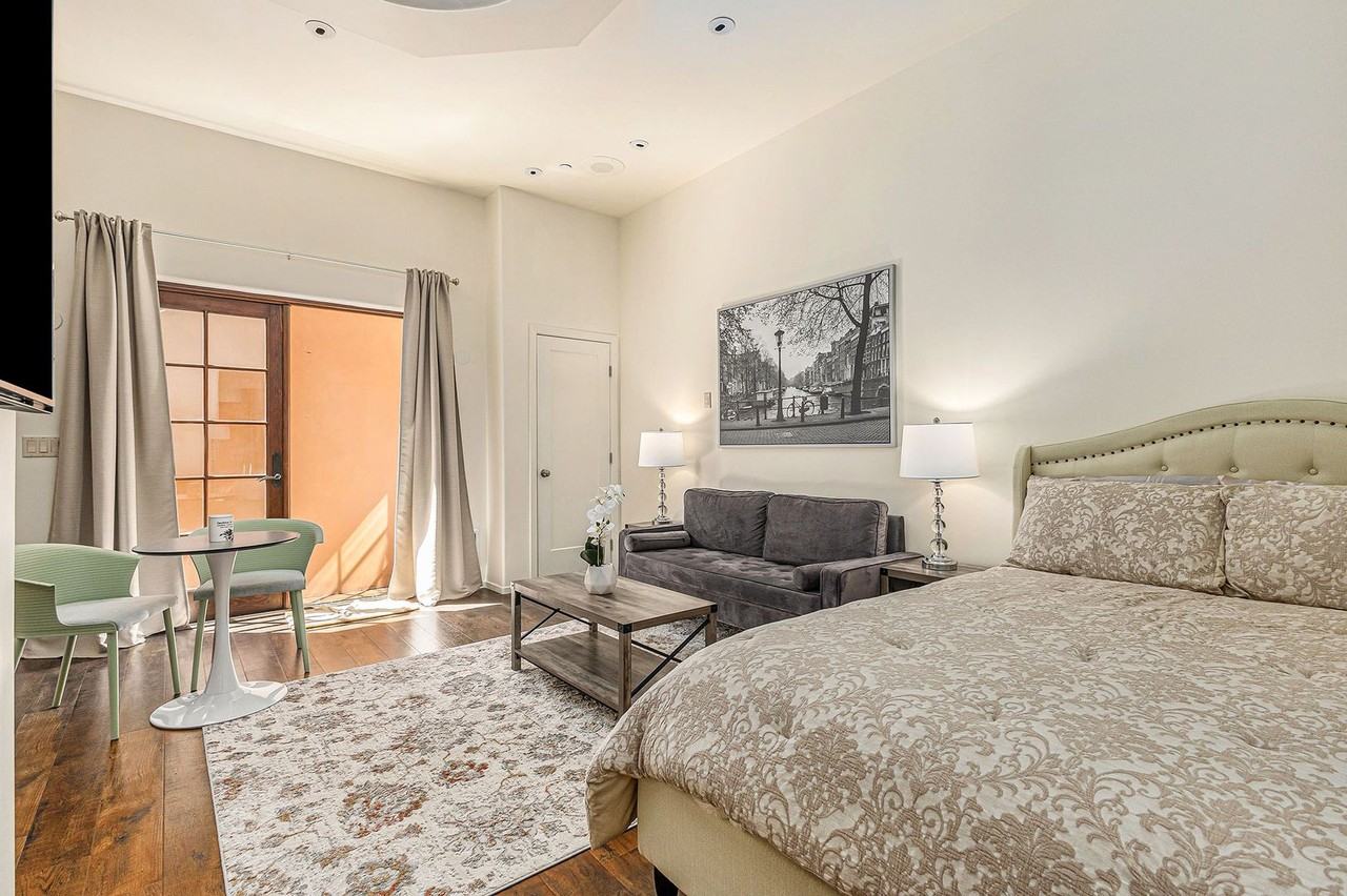 1041 Grand View Dr #A - Photo 5 of 7