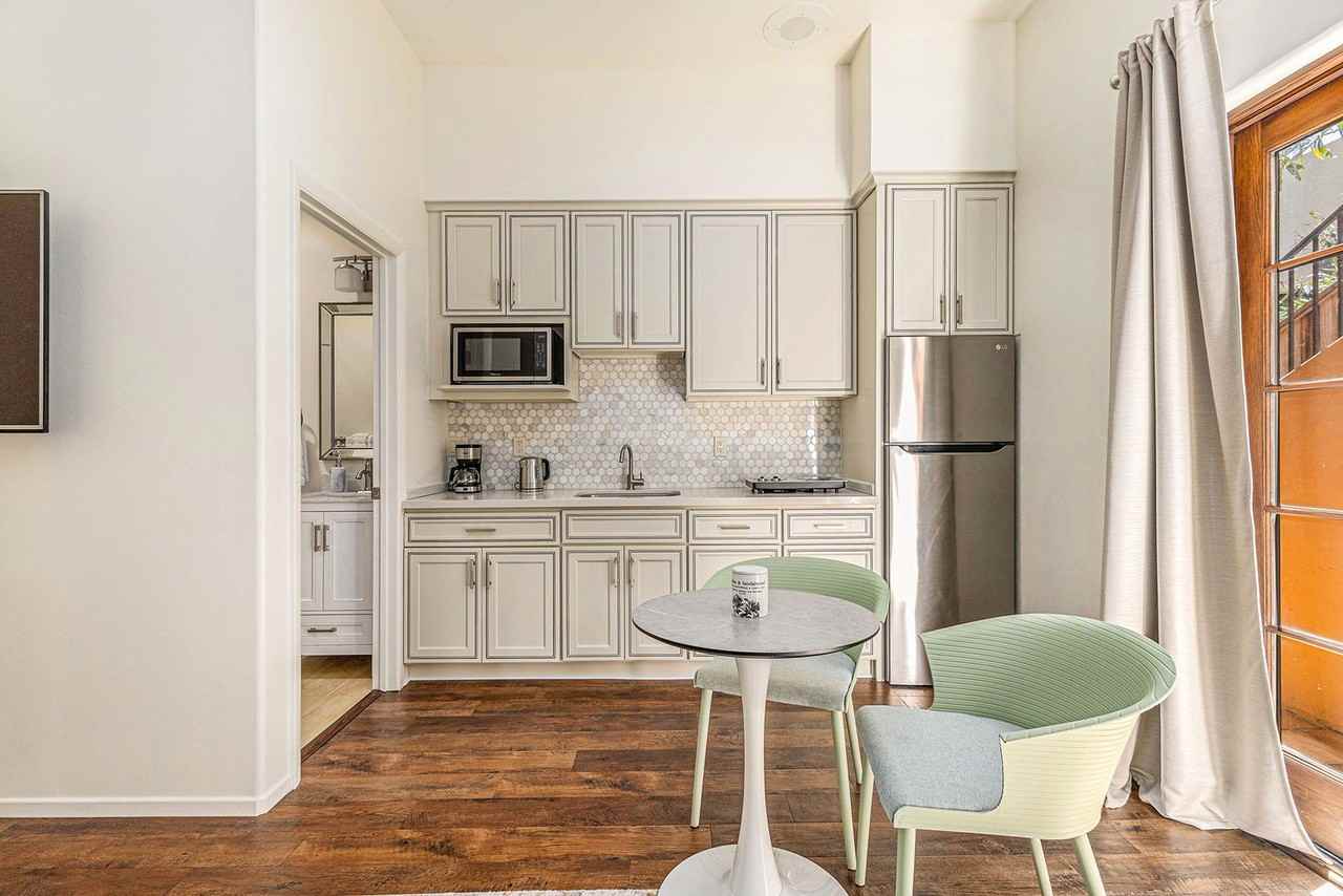 1041 Grand View Dr #A - Photo 6 of 7