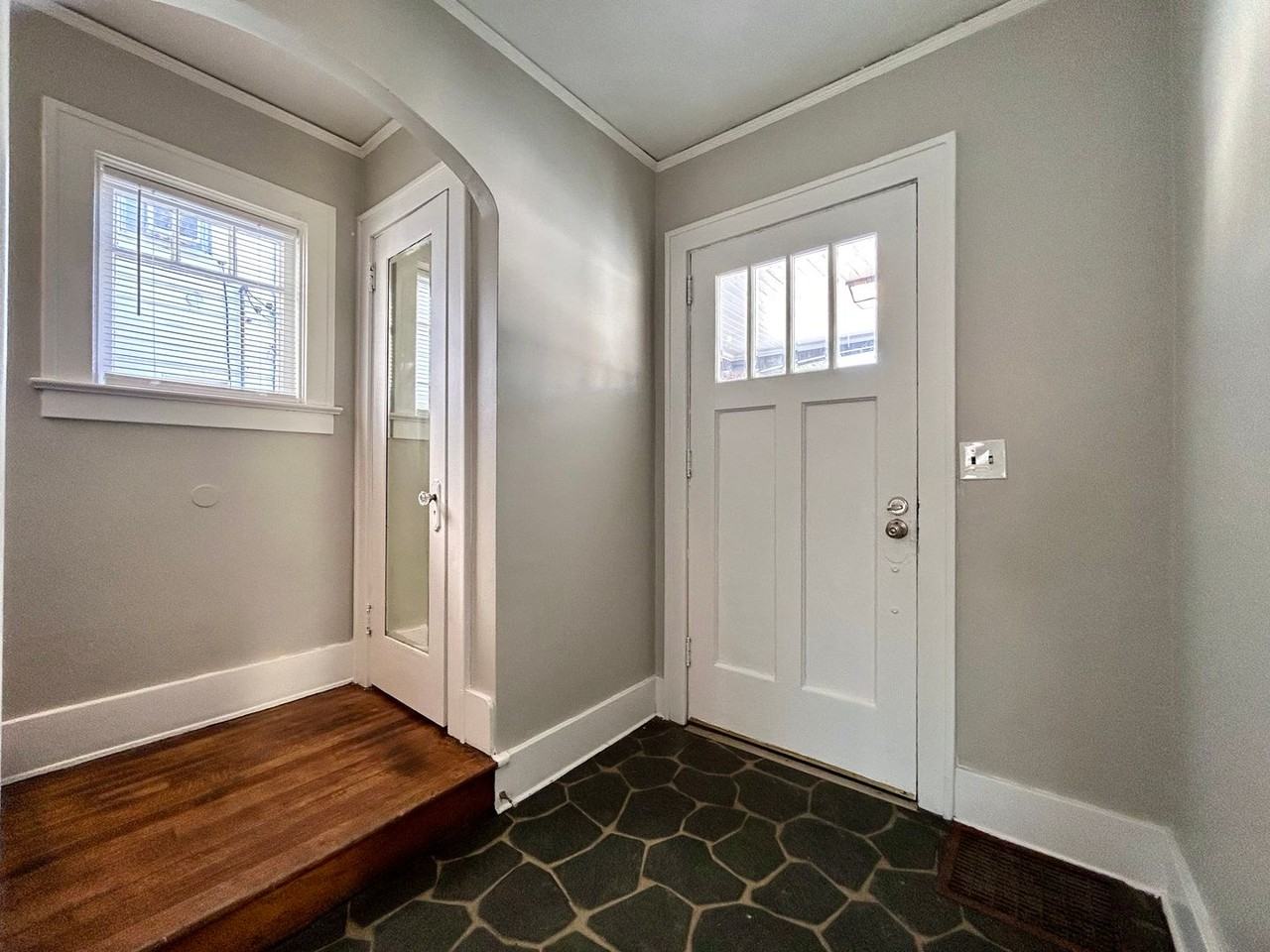 823 Neland Ave Se - Photo 6 of 33