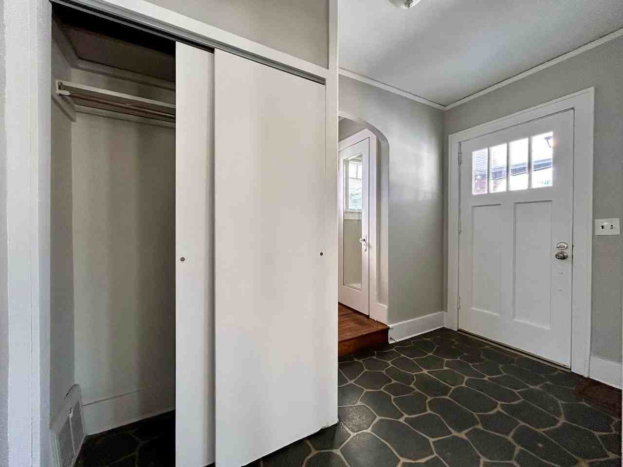 823 Neland Ave Se - Photo 7 of 33