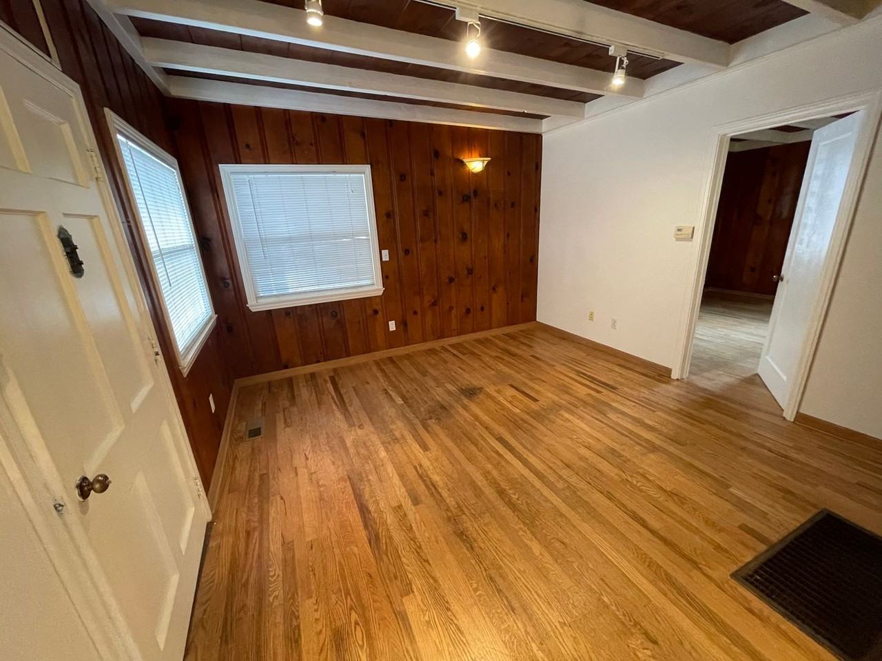 1207 1/2 Lawton Ave - Photo 2 of 10