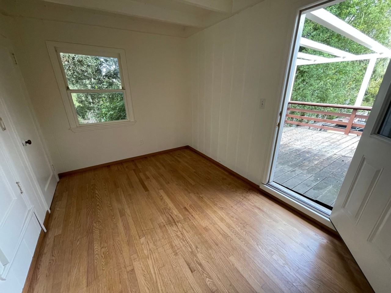 1207 1/2 Lawton Ave - Photo 4 of 10