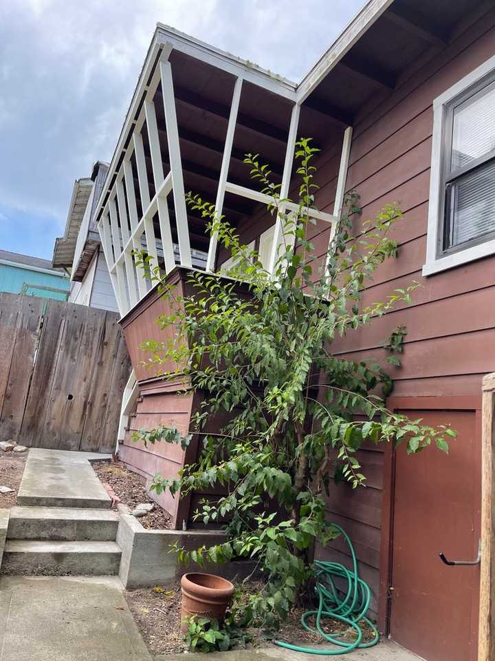 1207 1/2 Lawton Ave - Photo 6 of 10