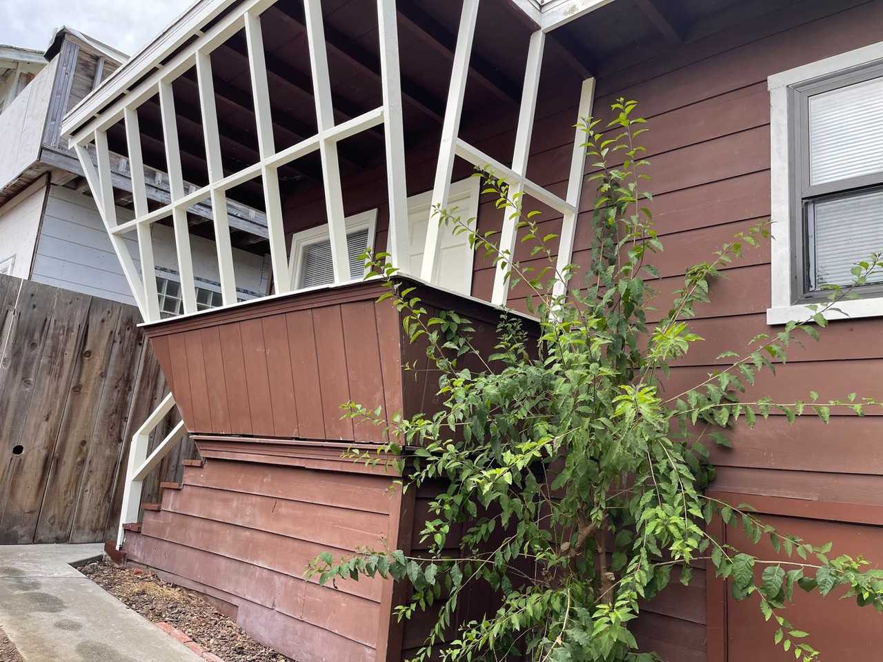 1207 1/2 Lawton Ave - Photo 7 of 10