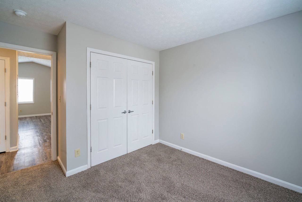 Woods Of Glen Hill Manor - Photo 4 of 30