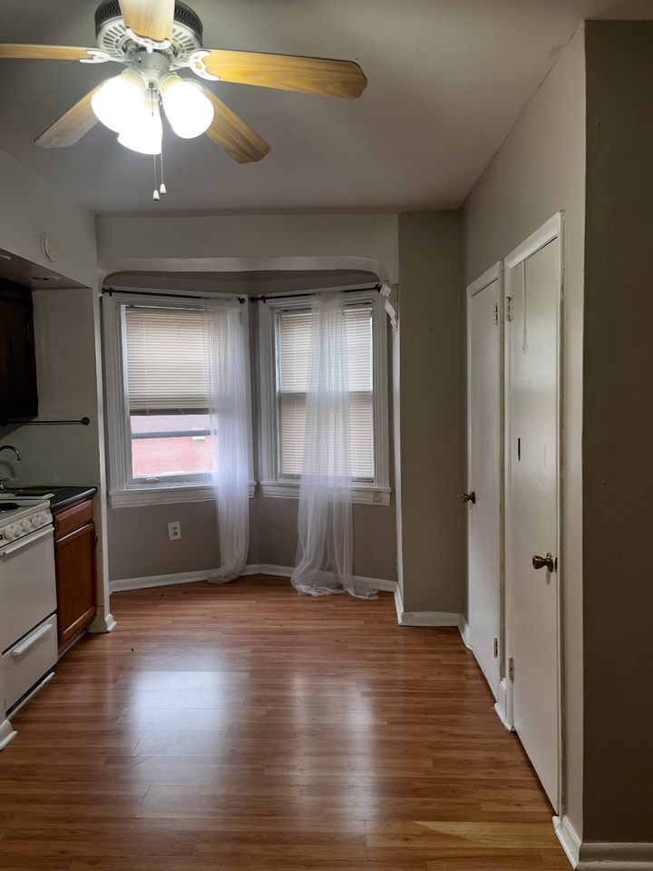 1121 Spruce St - Photo 2 of 16