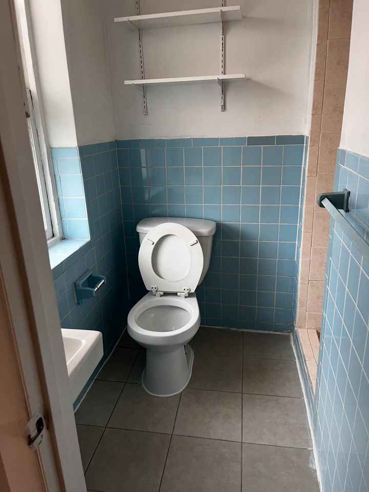 1121 Spruce St - Photo 5 of 16