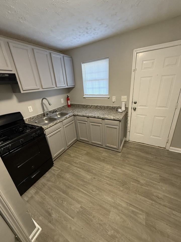 1425 Joseph E Boone - Photo 2 of 7