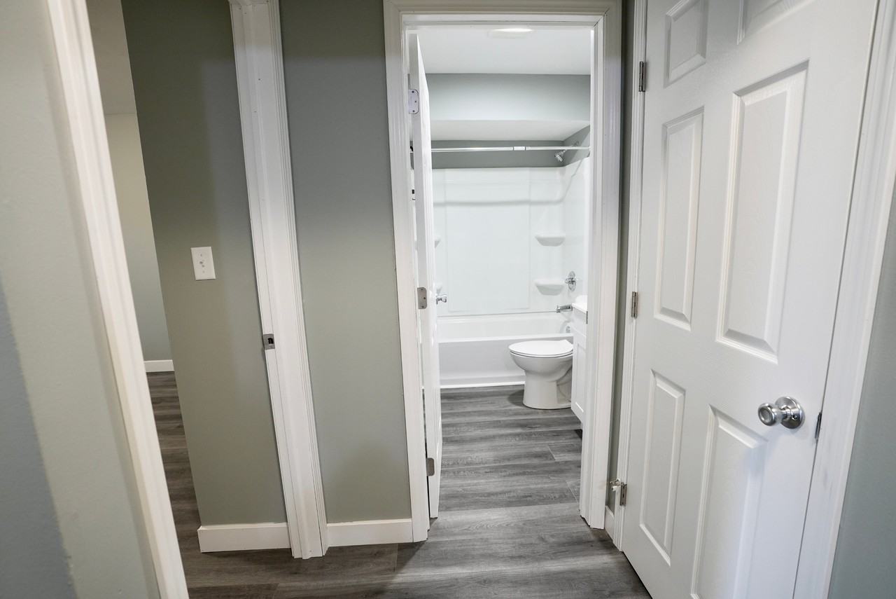 Salem Crown Apartments - Photo 4 of 25