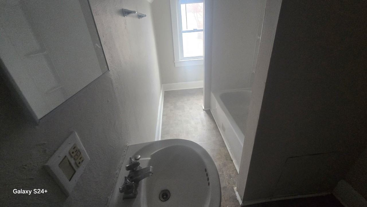 1422 Central Avenue - Photo 3 of 9